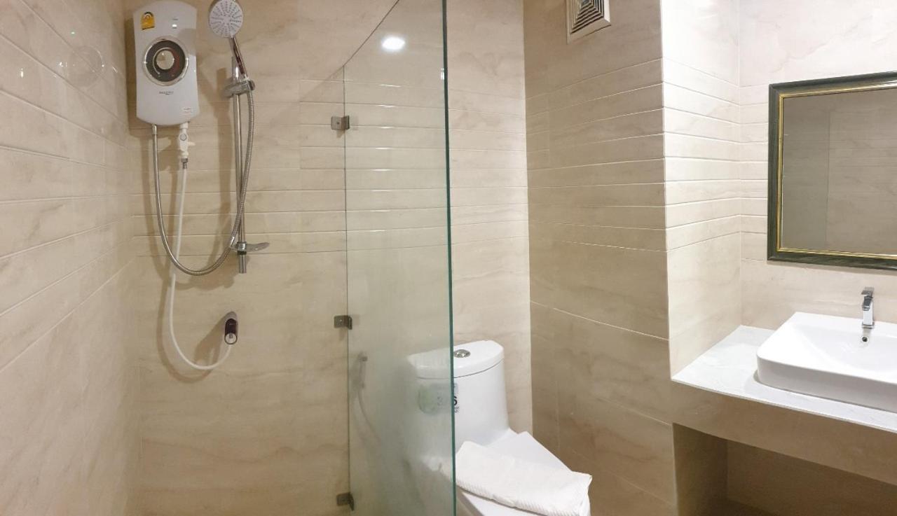 Petchkasem Grand Hotel Surin Luaran gambar