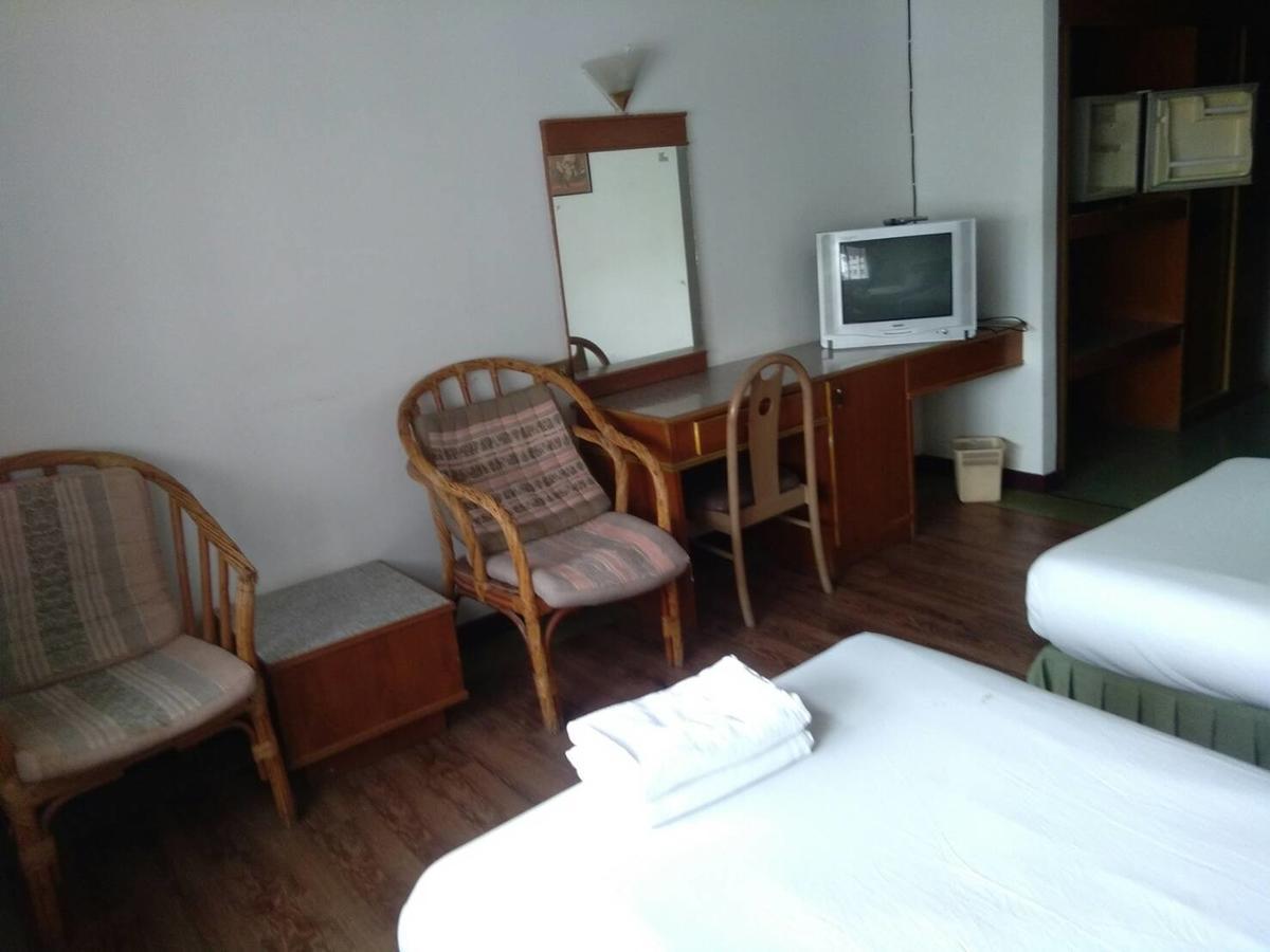 Petchkasem Grand Hotel Surin Luaran gambar