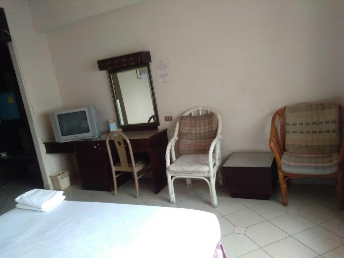 Petchkasem Grand Hotel Surin Luaran gambar