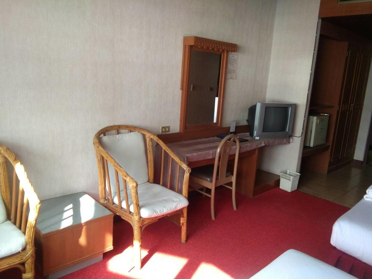Petchkasem Grand Hotel Surin Luaran gambar