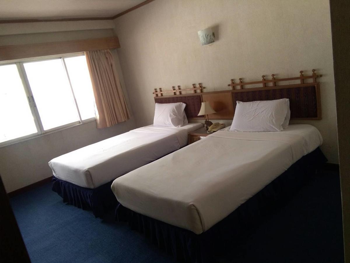 Petchkasem Grand Hotel Surin Luaran gambar