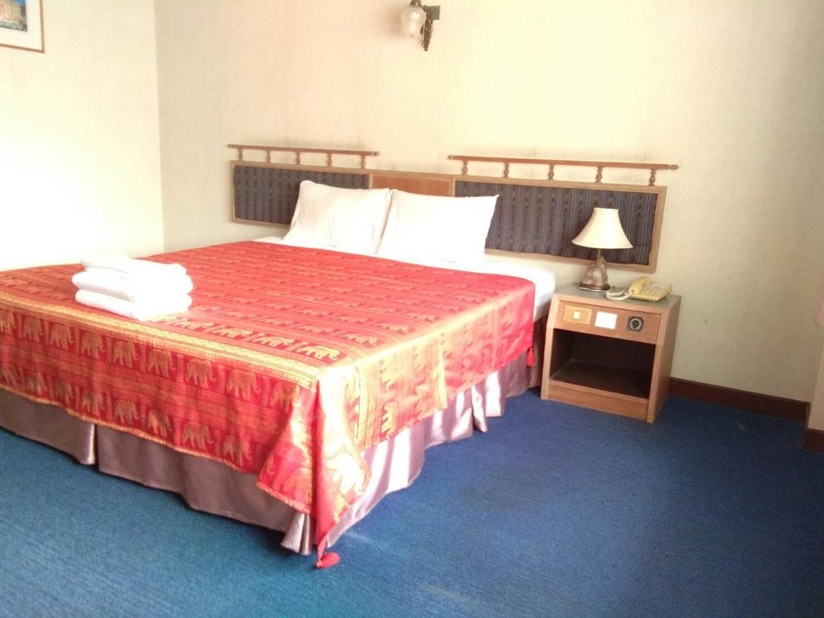Petchkasem Grand Hotel Surin Luaran gambar