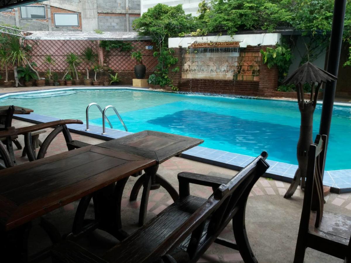 Petchkasem Grand Hotel Surin Luaran gambar