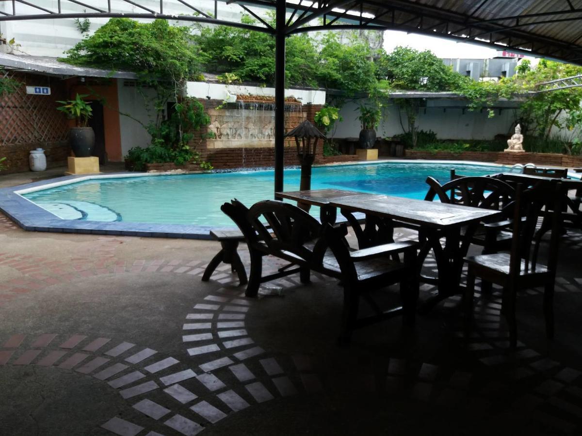 Petchkasem Grand Hotel Surin Luaran gambar